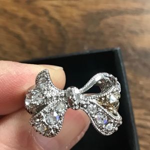 NWT Avon Take A Bow Ring Small Silvertone